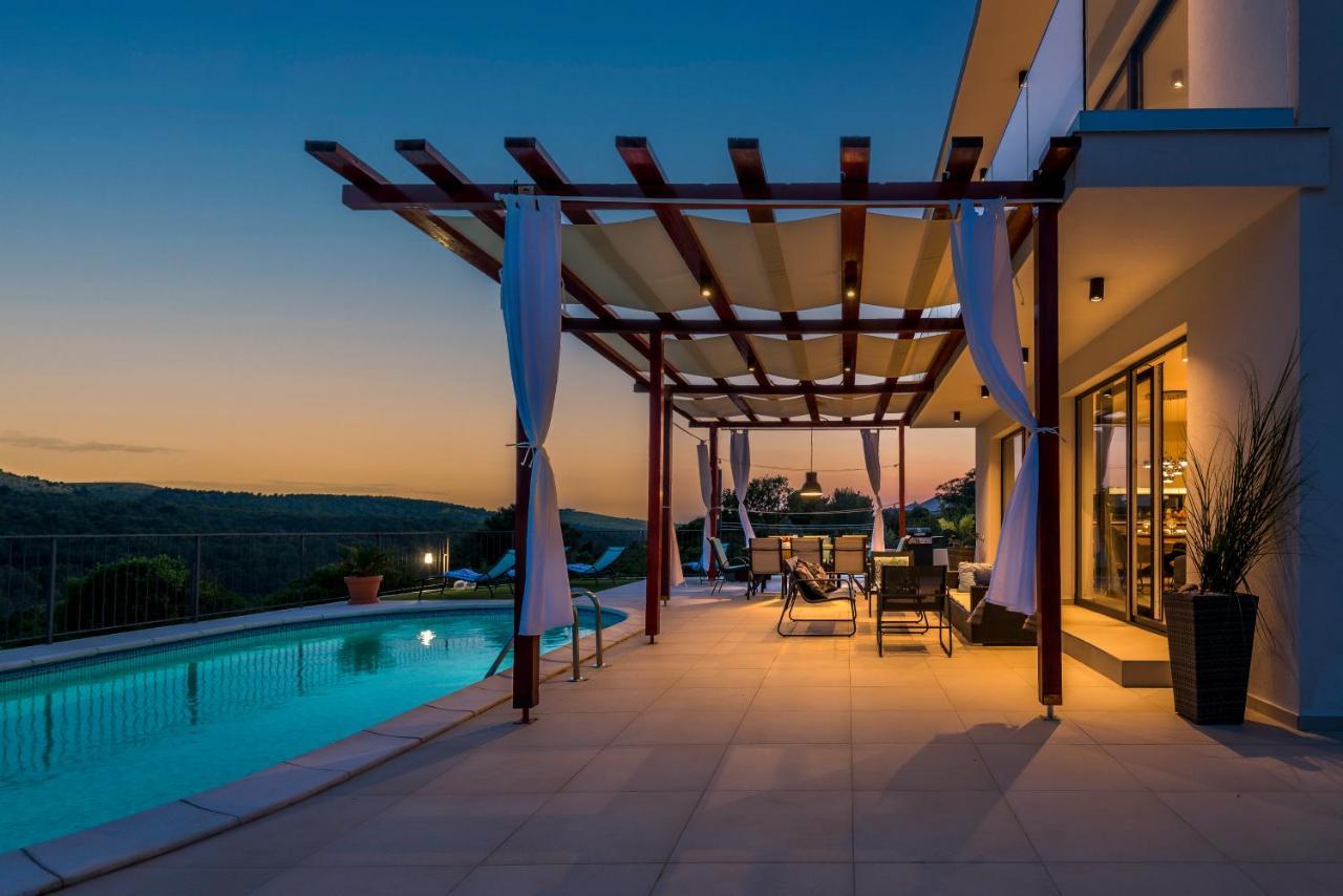 Villa Lucatoni - Heated Pool Шибеник Экстерьер фото