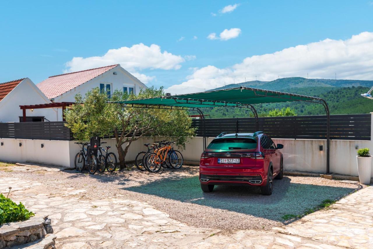 Villa Lucatoni - Heated Pool Шибеник Экстерьер фото